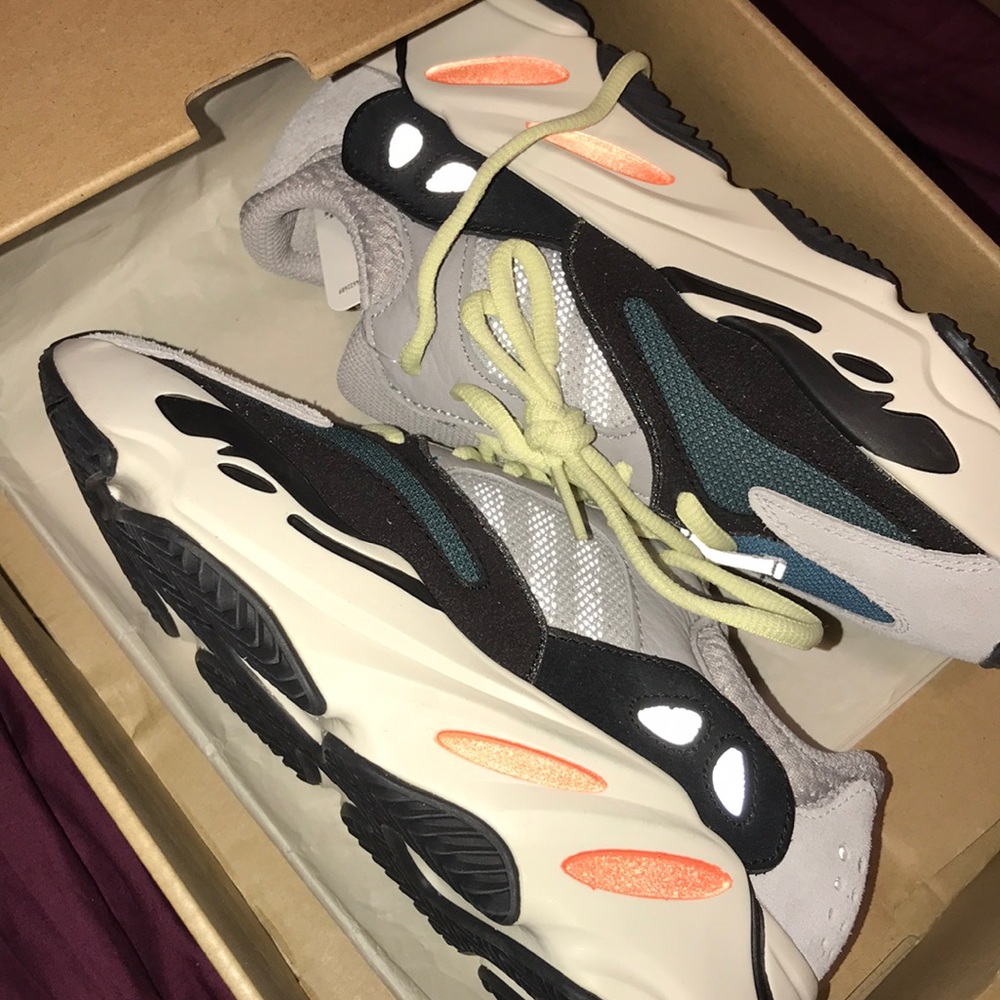 Adidas Yeezy “Wave Runner” 700 sz 5 & 6